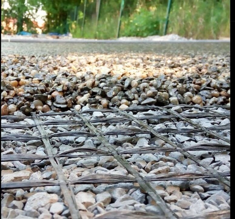 Mesh alang sa pagpalig-on sa karpet nga bato
